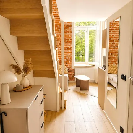 Cozy Brick-wall In Centre Lägenhet